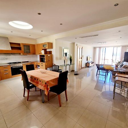 Spacious Central Sliema Penthouse Apartment Luaran gambar