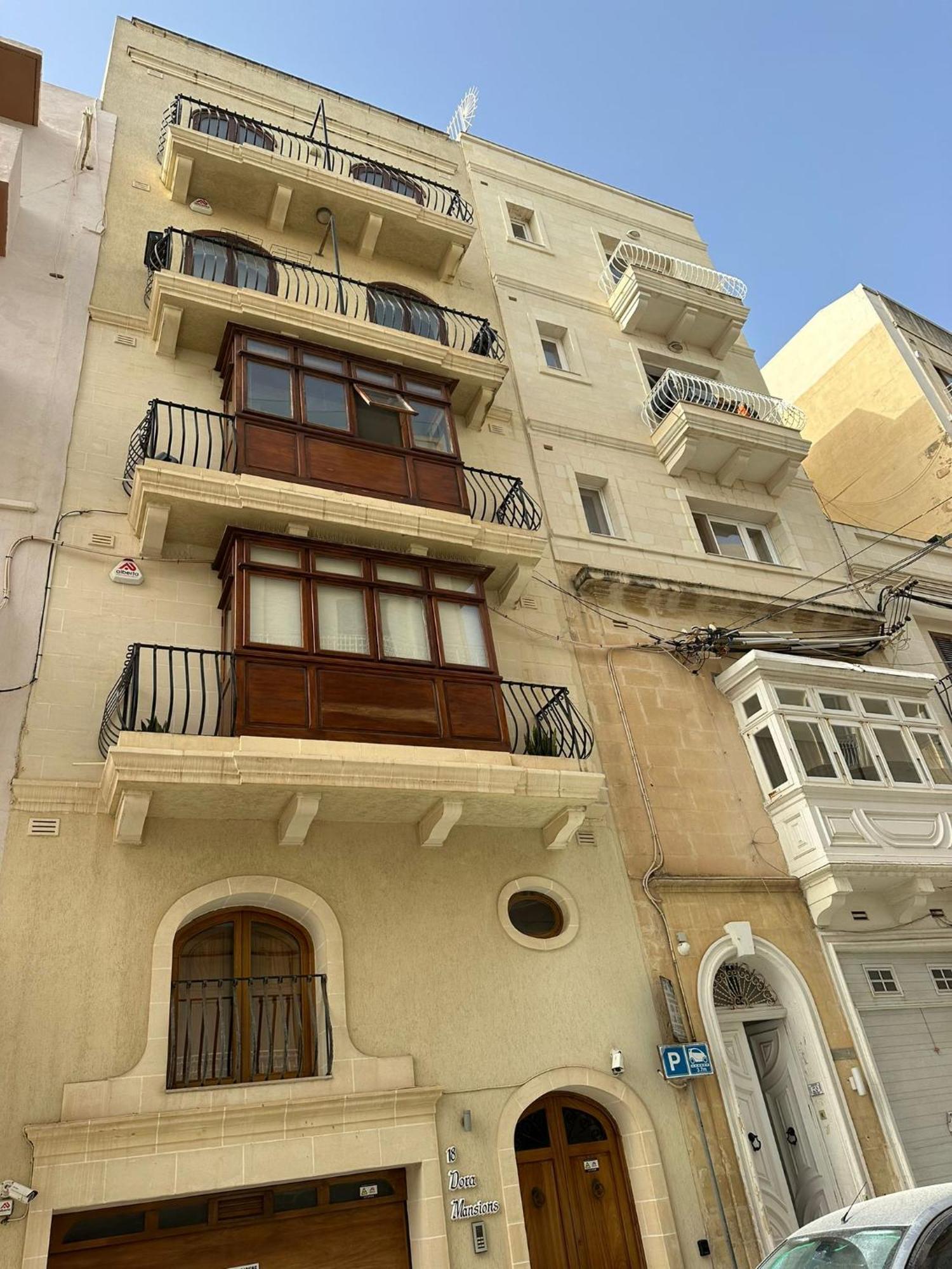 Spacious Central Sliema Penthouse Apartment Luaran gambar