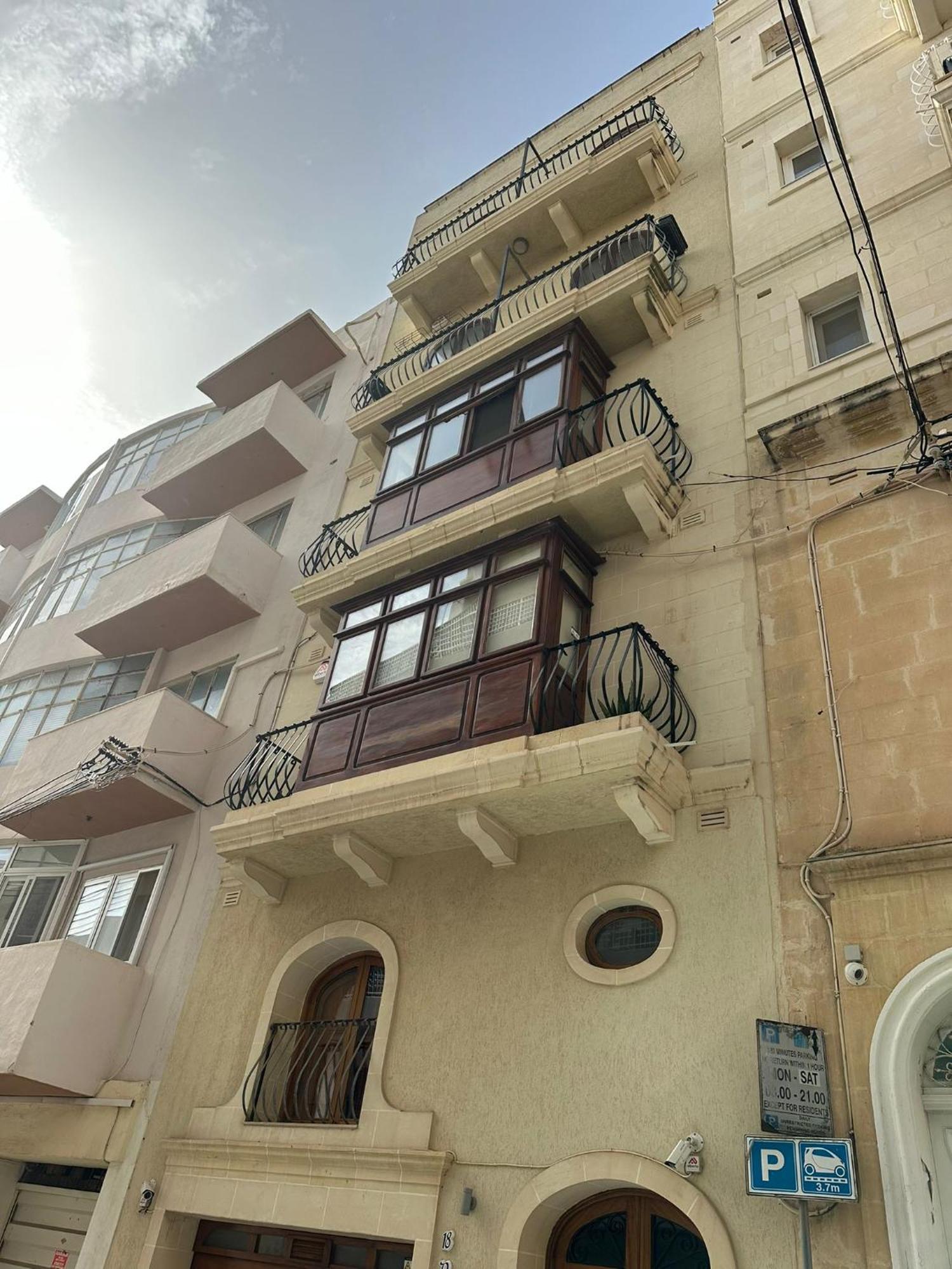 Spacious Central Sliema Penthouse Apartment Luaran gambar