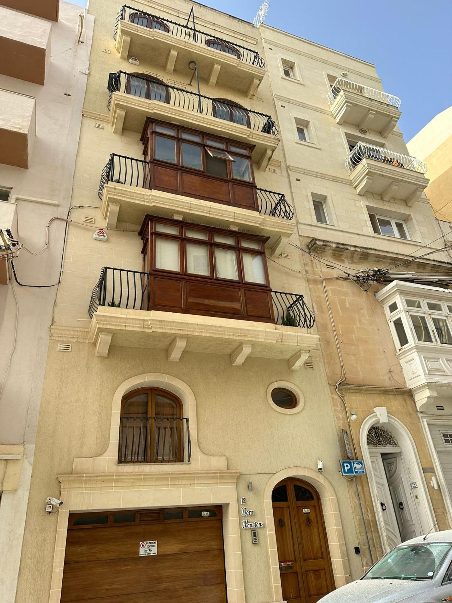 Spacious Central Sliema Penthouse Apartment Luaran gambar