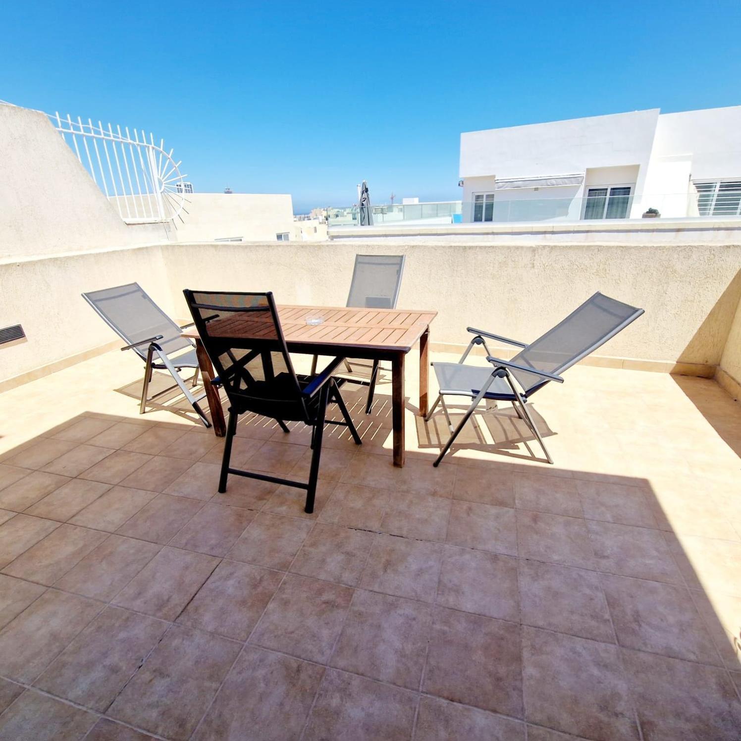 Spacious Central Sliema Penthouse Apartment Luaran gambar