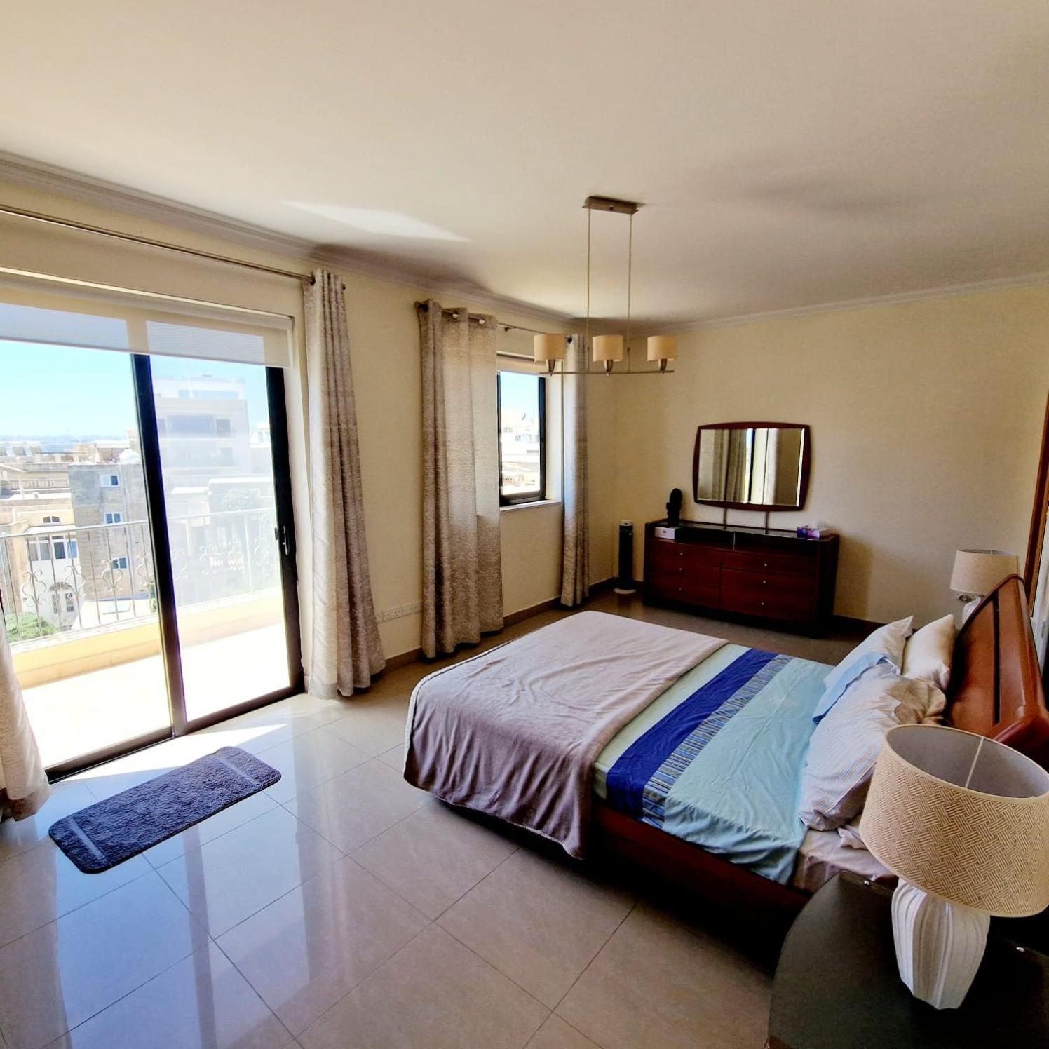 Spacious Central Sliema Penthouse Apartment Luaran gambar